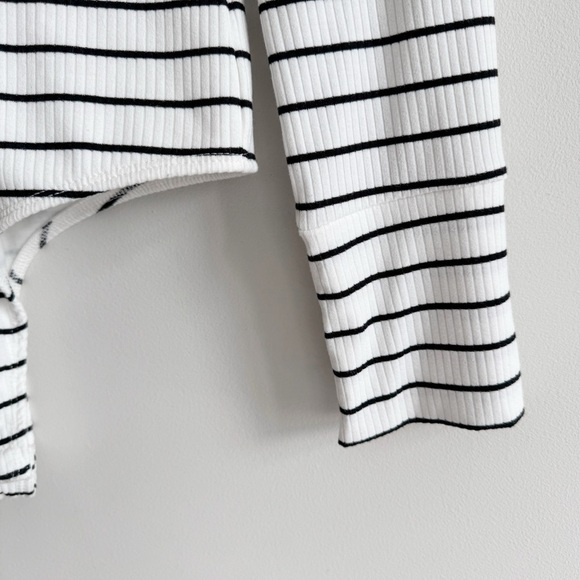 ANTHROPOLOGIE • Pilcro Scoop-V Bodysuit in Ivory/Black - Picture 7 of 15